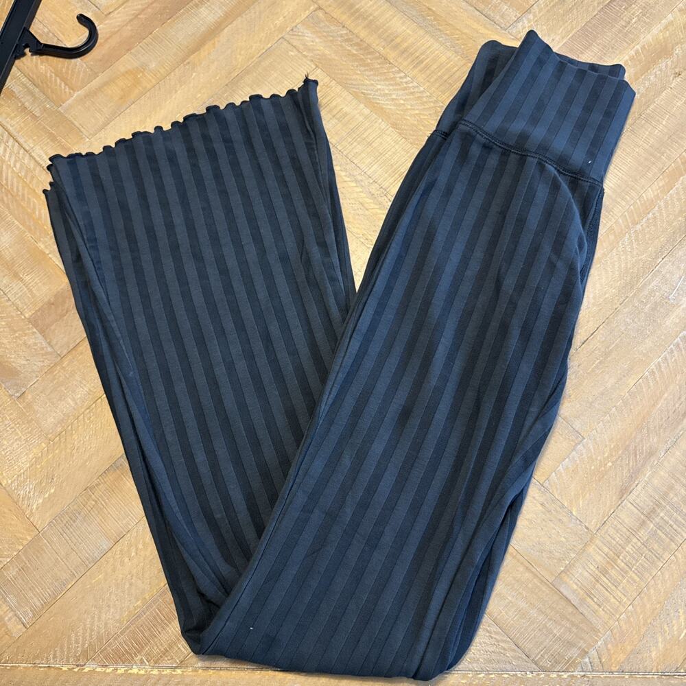 Offline by Aerie Black Foldover Ribbed Flare Leggings Women's XS - Picture 5 of 6
